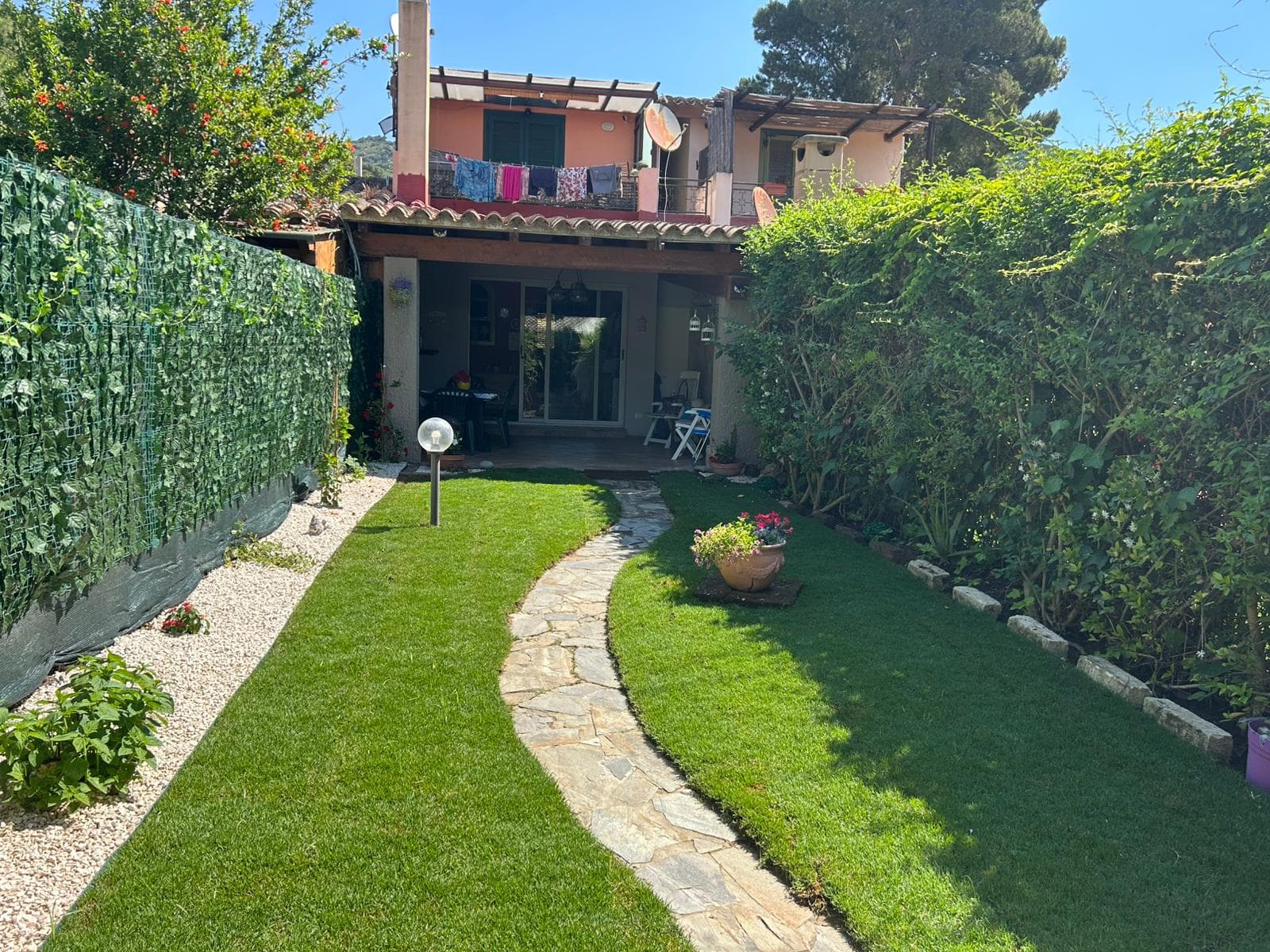 Patio della casa vacanze Alderamin a Torre delle Stelle